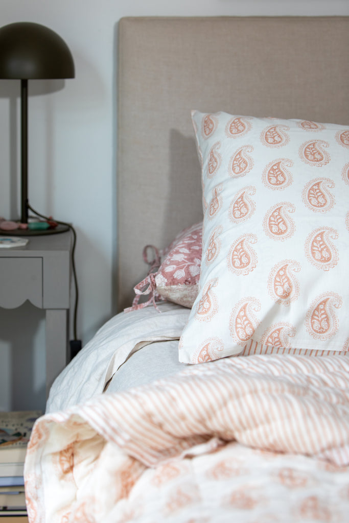 Pretty Paisley Quilt