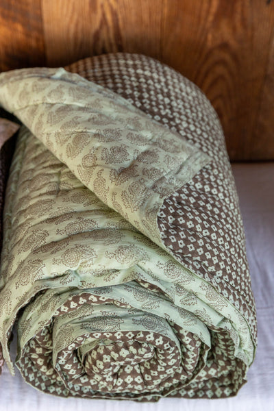 Spot Clover Buti Shadow Quilt