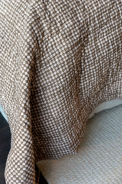 Spot Clover Buti Shadow Quilt