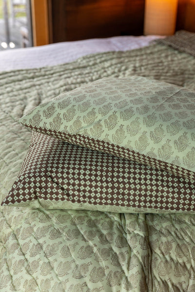 Spot Clover Buti Shadow Quilt