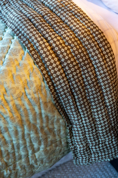 Spot Clover Buti Shadow Quilt