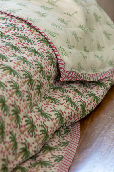 Palm Tree Spot Quilt King